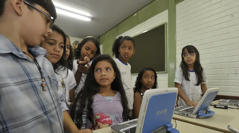 A revolução digital na escuta escolar