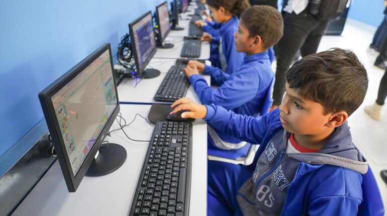 Escola como epicentro de inovação social e política